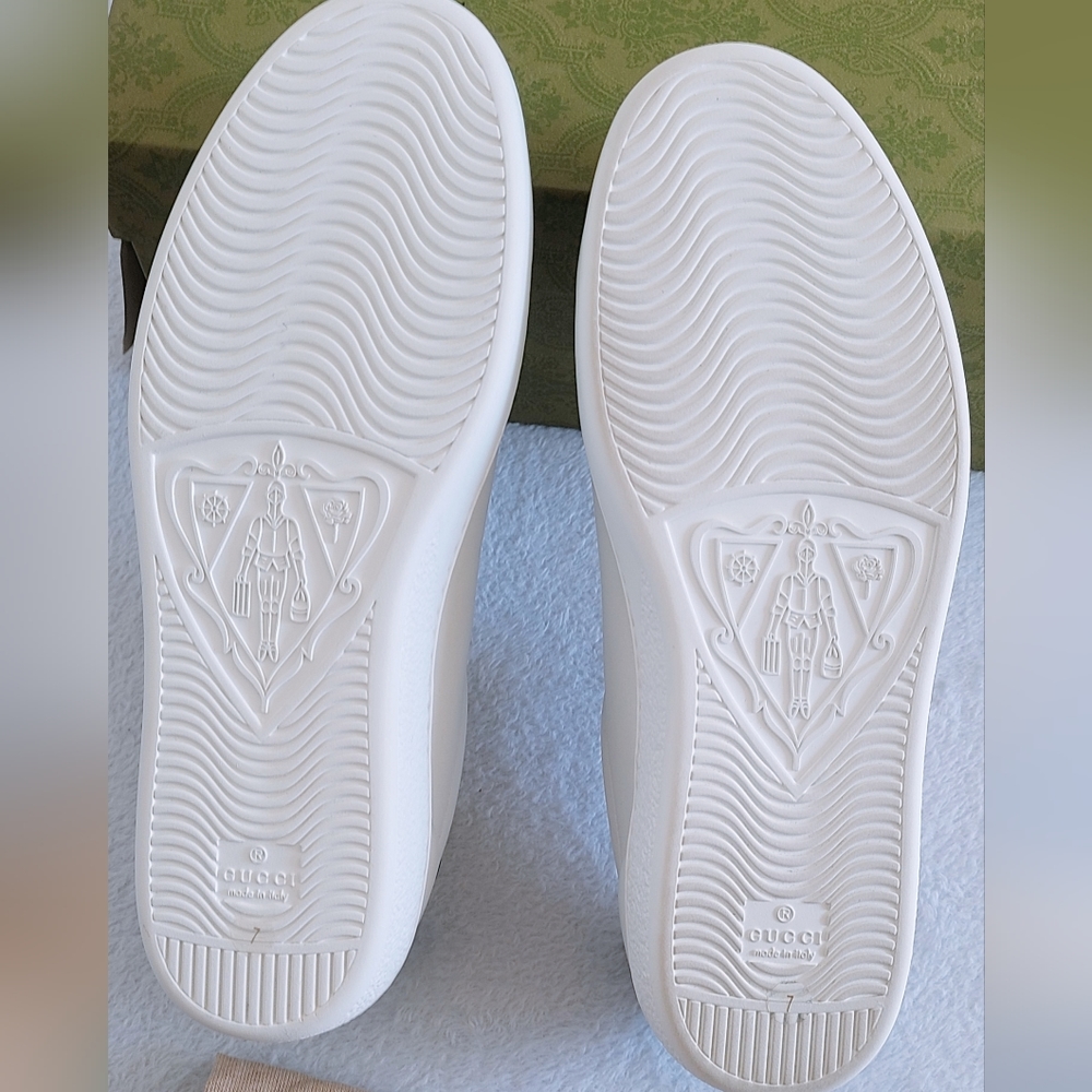 Authentic Gucci x Disney Men's Donald Duck Ace Sneakers in white - Picture 9 of 16